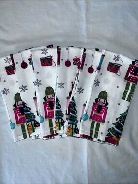 Tahari Home Christmas Nutcracker Cloth Napkins set of 6